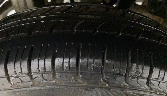 2019 Maruti Alto LXI CNG, CNG, Manual, 57,850 km, Right Front Tyre Tread