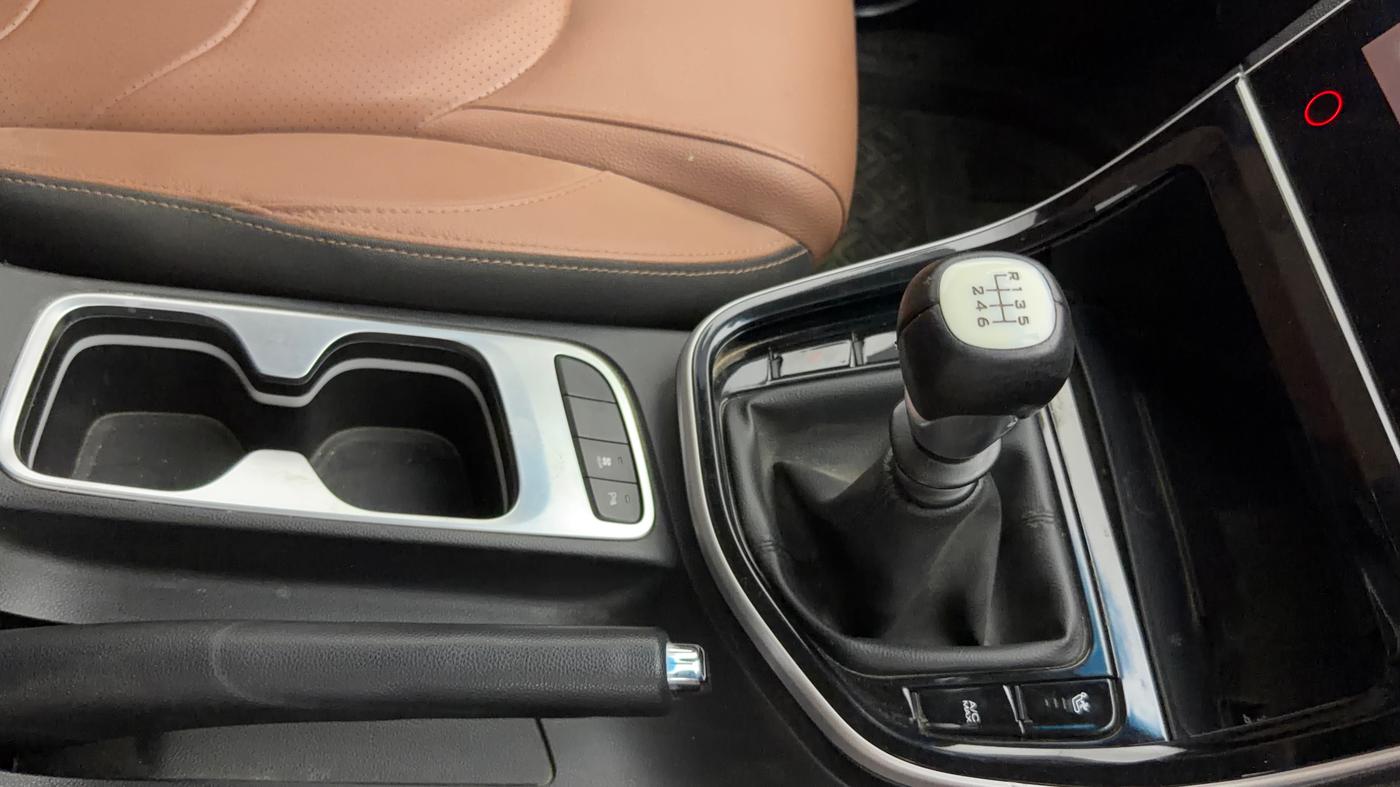 2023 MG HECTOR PLUS SHARP PRO 2.0 TURBO DIESEL 6 STR, Diesel, Manual, 1,15,403 km, Gear Lever