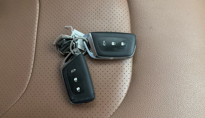 2023 MG HECTOR PLUS SHARP PRO 2.0 TURBO DIESEL 6 STR, Diesel, Manual, 1,15,403 km, Key Close Up