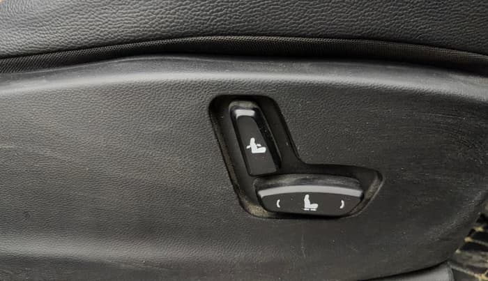 2023 MG HECTOR PLUS SHARP PRO 2.0 TURBO DIESEL 6 STR, Diesel, Manual, 1,15,403 km, Driver Side Adjustment Panel