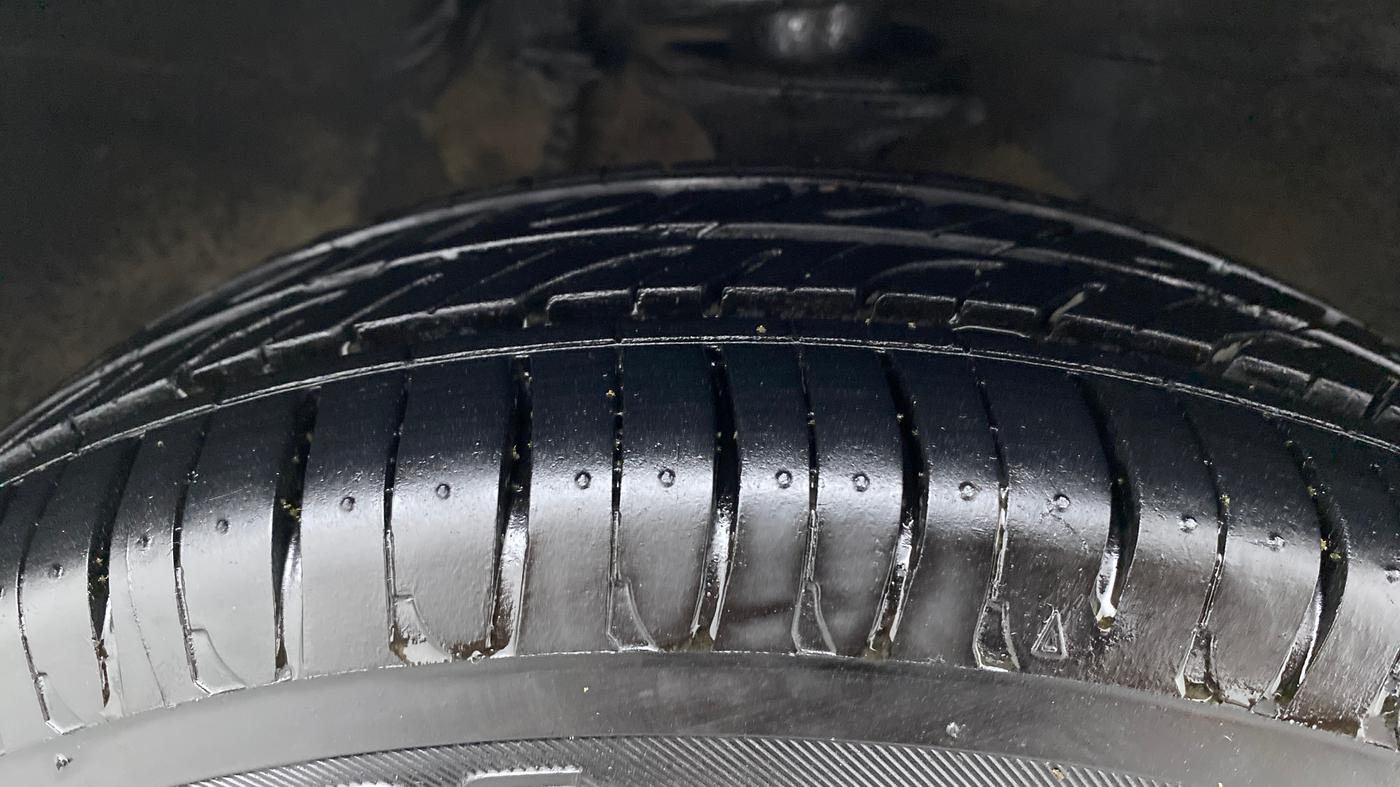 2014 Maruti Alto K10 VXI, Petrol, Manual, 83,182 km, Right Front Tyre Tread