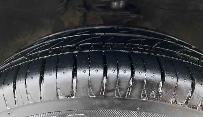 2014 Maruti Alto K10 VXI, Petrol, Manual, 83,182 km, Right Front Tyre Tread