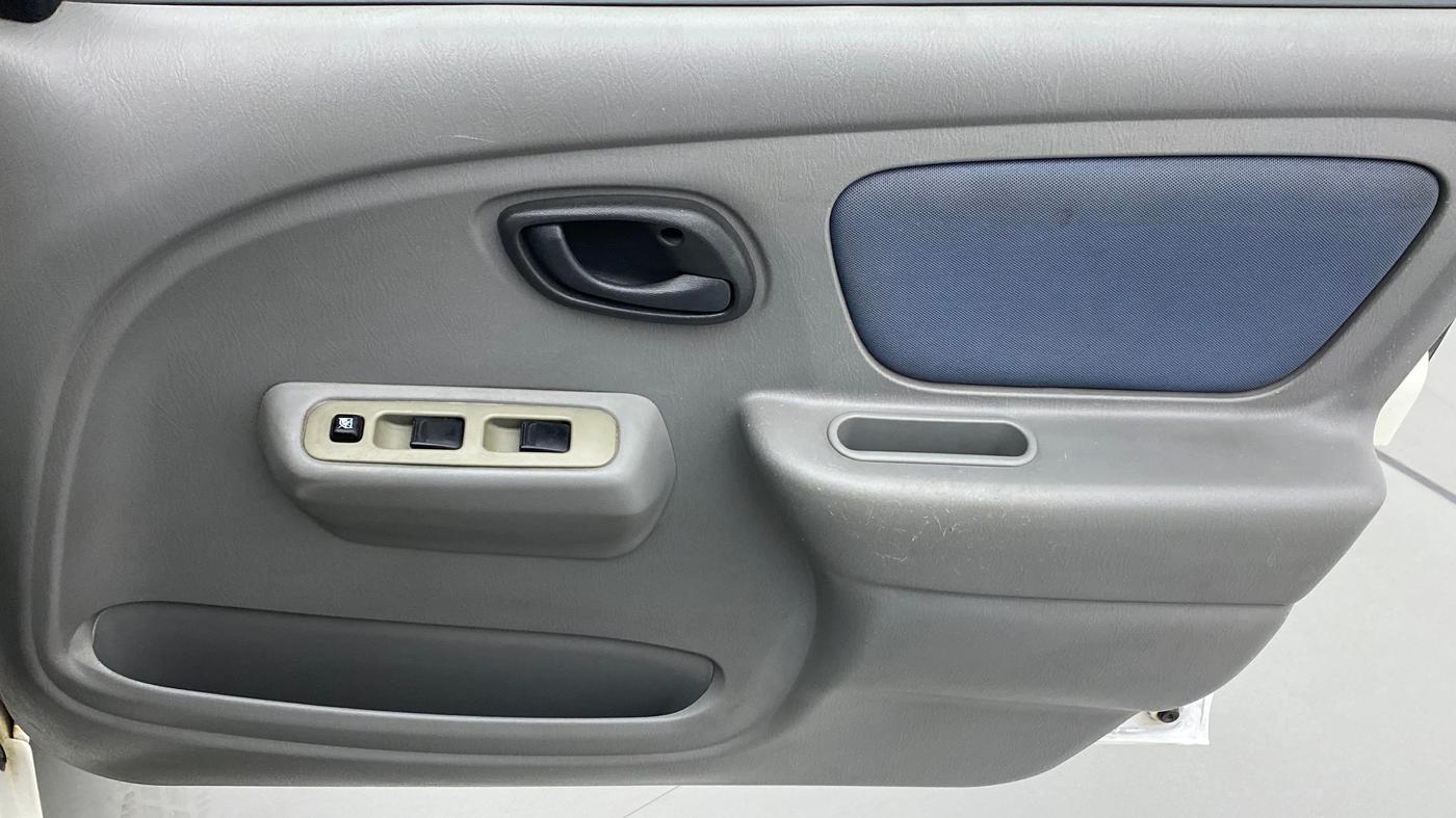 2014 Maruti Alto K10 VXI, Petrol, Manual, 83,182 km, Driver Side Door Panels Control