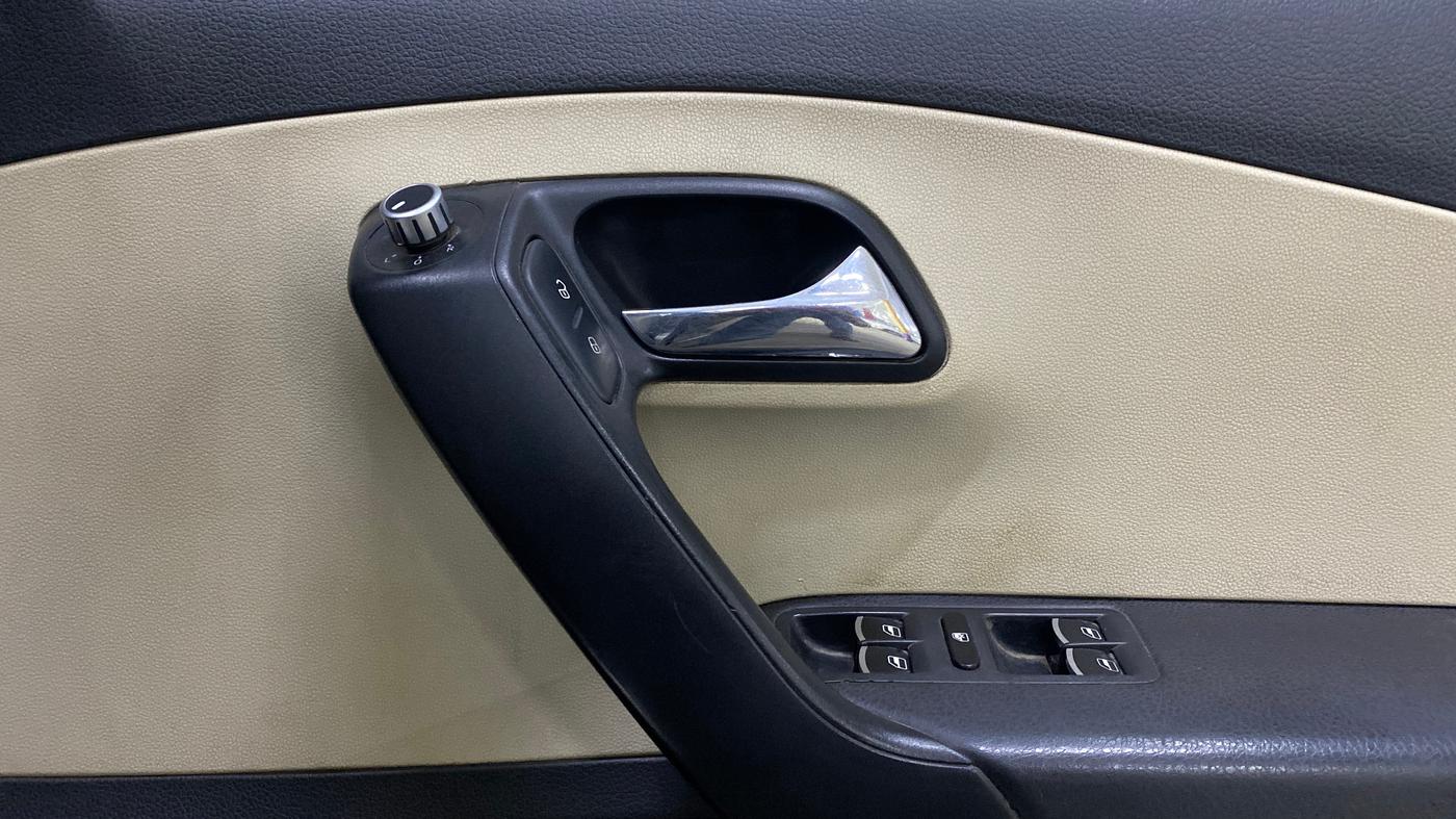 2018 Skoda Rapid STYLE 1.5 TDI AT, Diesel, Automatic, 1,13,827 km, Driver Side Door Panels Control