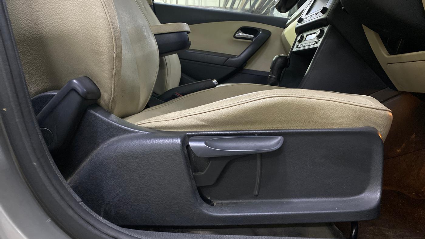 2018 Skoda Rapid STYLE 1.5 TDI AT, Diesel, Automatic, 1,13,827 km, Driver Side Adjustment Panel