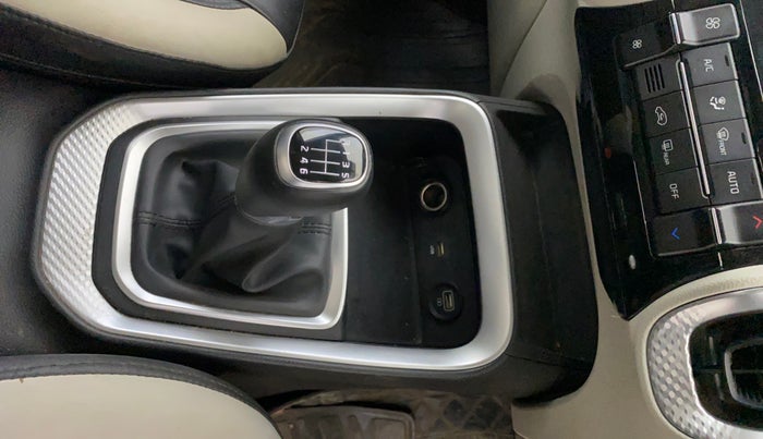 2022 KIA SONET HTX 1.0 IMT, Petrol, Manual, 23,540 km, Gear Lever