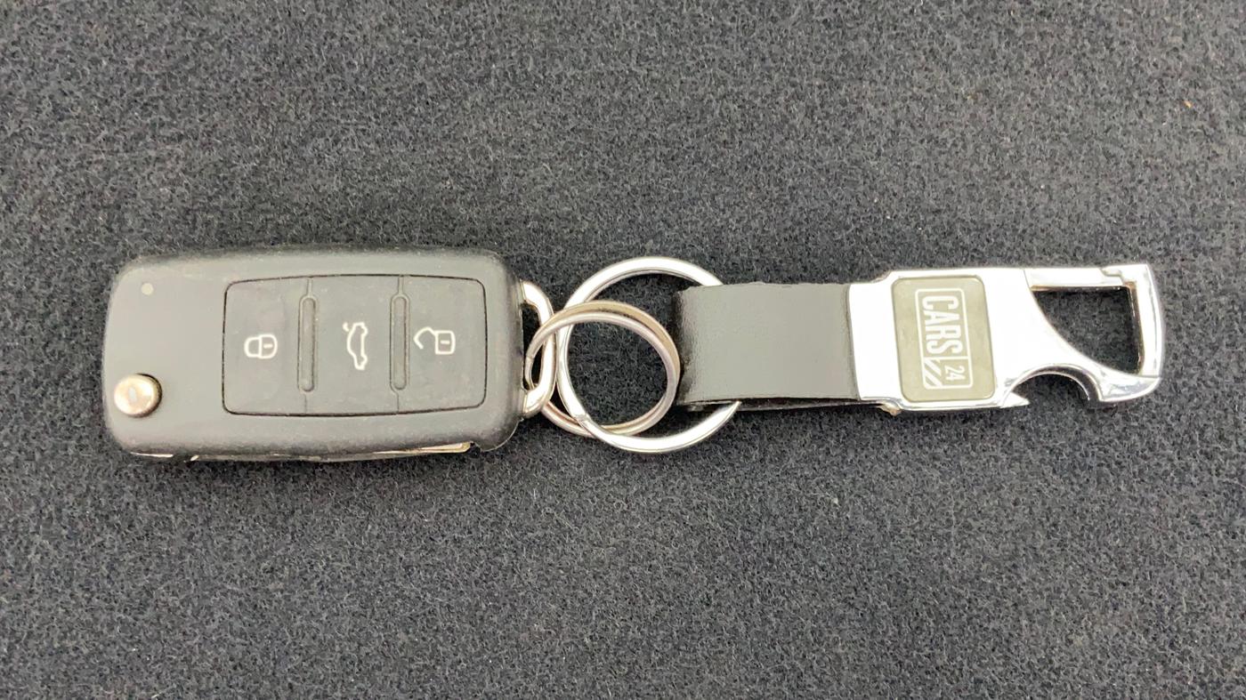 2011 Skoda Laura ELEGANCE 2.0 TDI CR AT, Diesel, Automatic, 1,08,367 km, Key Close Up
