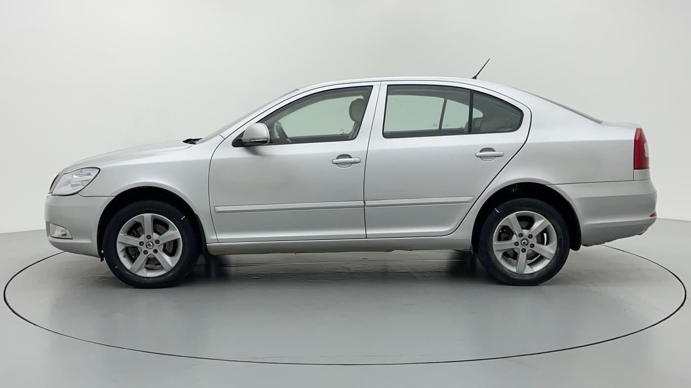 2011 Skoda Laura ELEGANCE 2.0 TDI CR AT, Diesel, Automatic, 1,08,367 km, Left Side