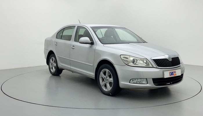 2011 Skoda Laura ELEGANCE 2.0 TDI CR AT, Diesel, Automatic, 1,08,367 km, Right Front Diagonal