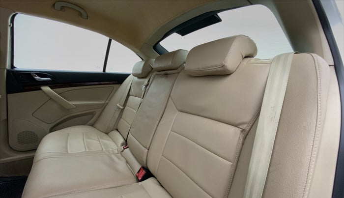 2011 Skoda Laura ELEGANCE 2.0 TDI CR AT, Diesel, Automatic, 1,08,367 km, Right Side Rear Door Cabin