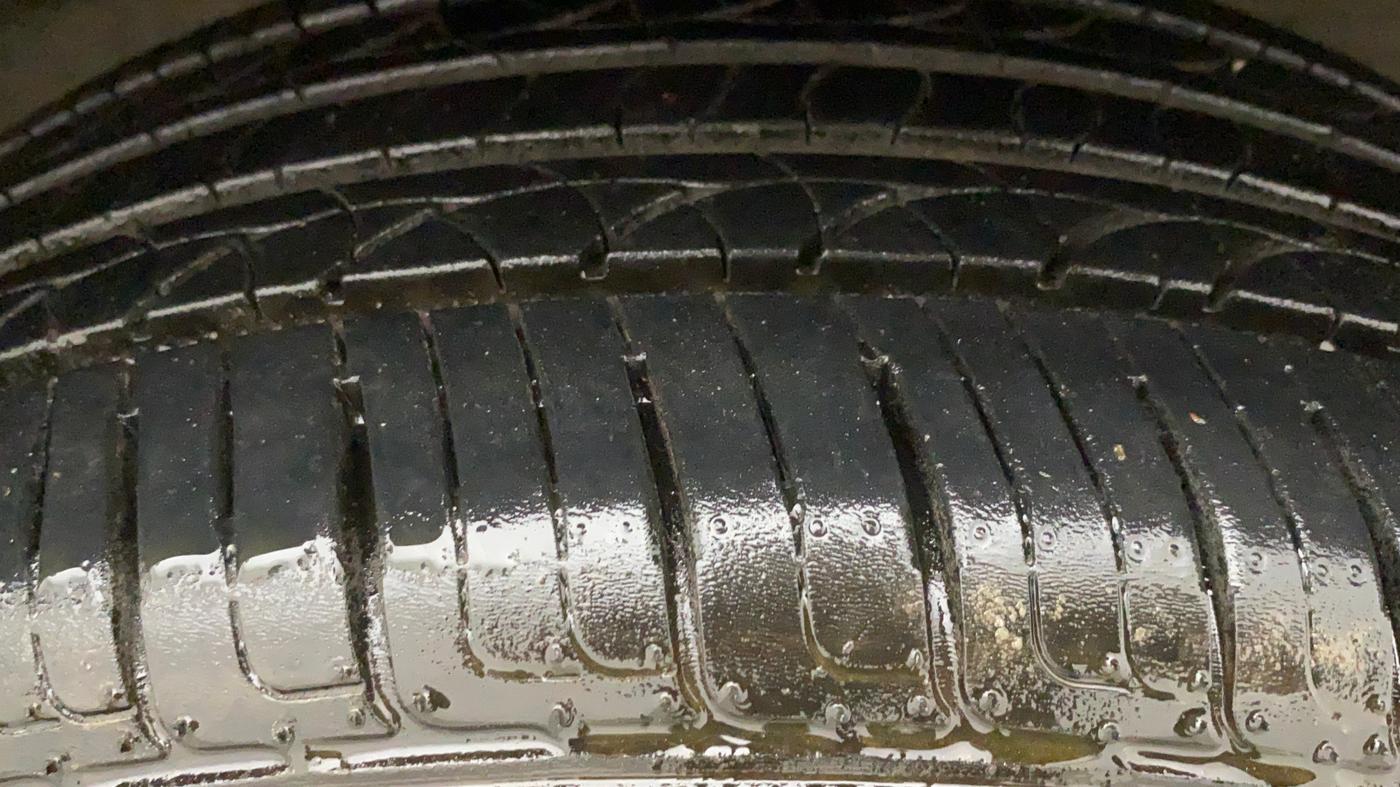 2019 Maruti Baleno DELTA PETROL 1.2, CNG, Manual, 84,931 km, Right Front Tyre Tread