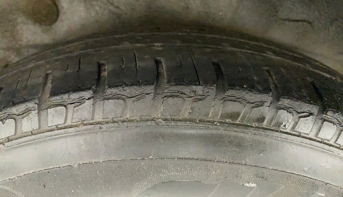 2015 Hyundai i10 SPORTZ 1.1, Petrol, Manual, 36,236 km, Right Rear Tyre Tread