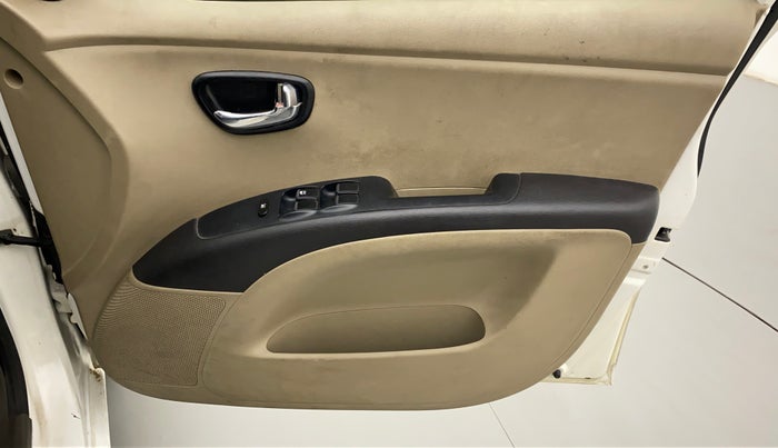 2015 Hyundai i10 SPORTZ 1.1, Petrol, Manual, 36,236 km, Driver Side Door Panels Control