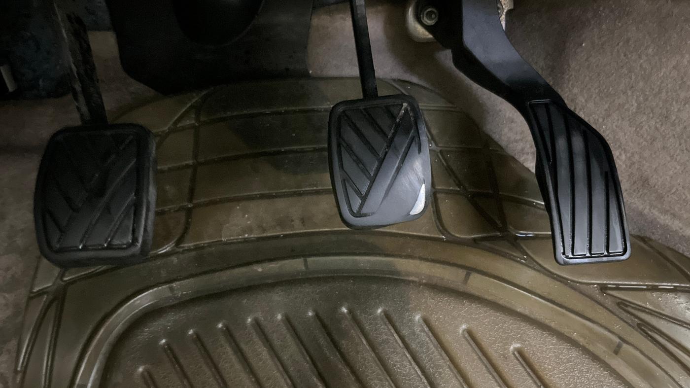 2015 Maruti Swift Dzire VXI, Petrol, Manual, 82,069 km, Pedals