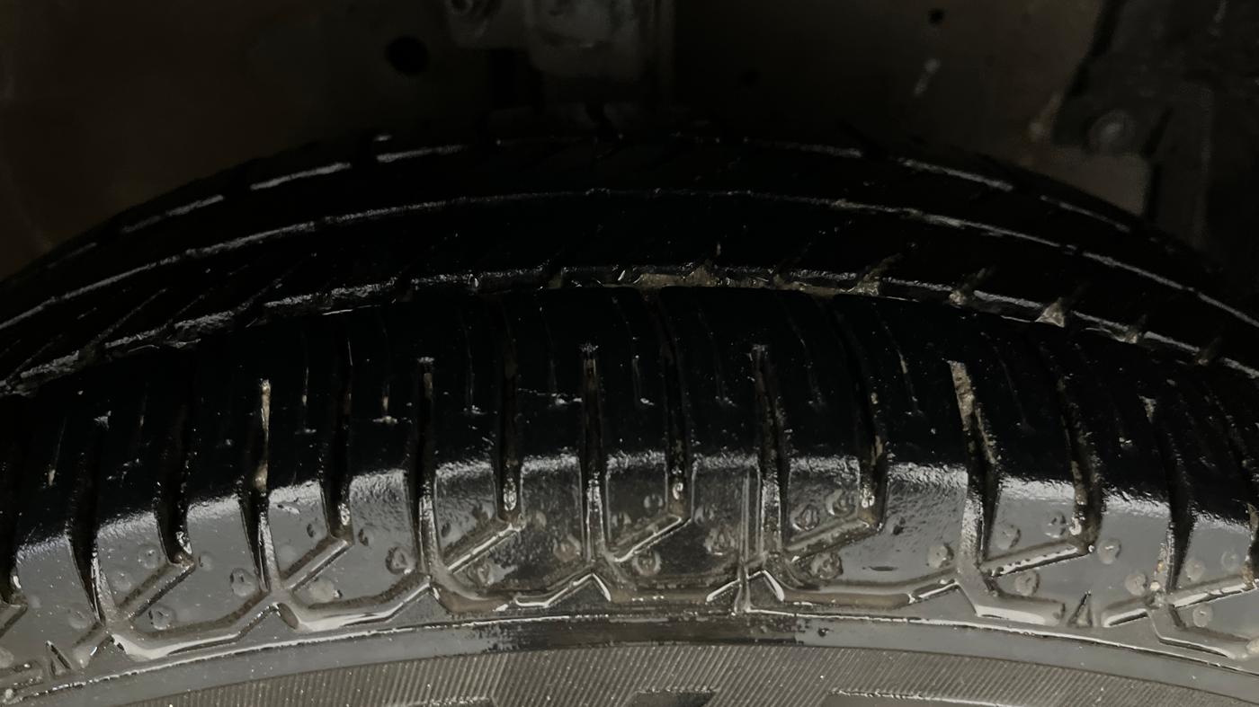2015 Maruti Swift Dzire VXI, Petrol, Manual, 82,069 km, Right Front Tyre Tread