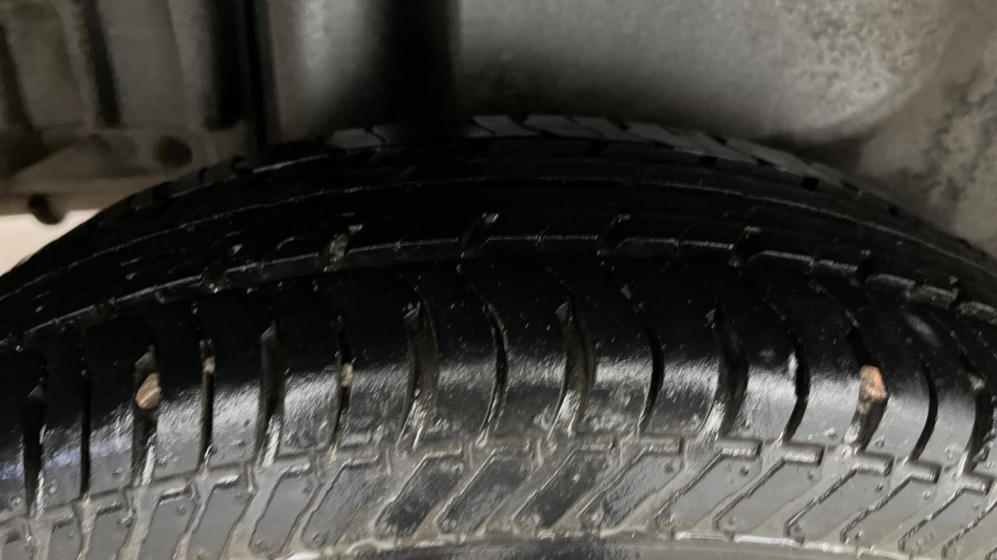 2015 Maruti Swift Dzire VXI, Petrol, Manual, 82,069 km, Right Rear Tyre Tread