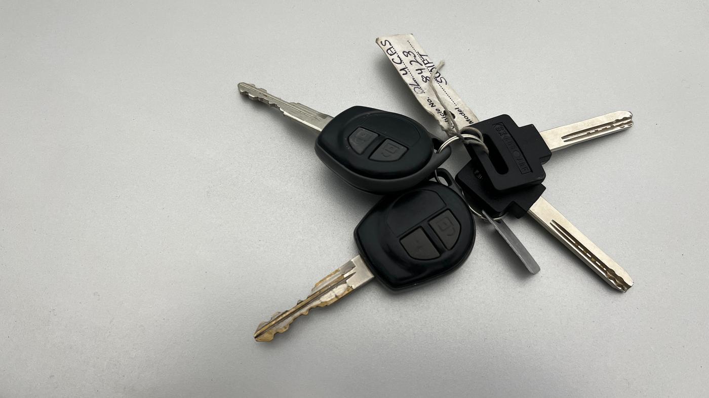 2015 Maruti Swift Dzire VXI, Petrol, Manual, 82,069 km, Key Close Up