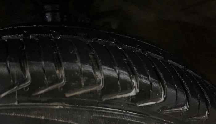 2017 Maruti Wagon R 1.0 LXI, Petrol, Manual, 63,218 km, Left Front Tyre Tread