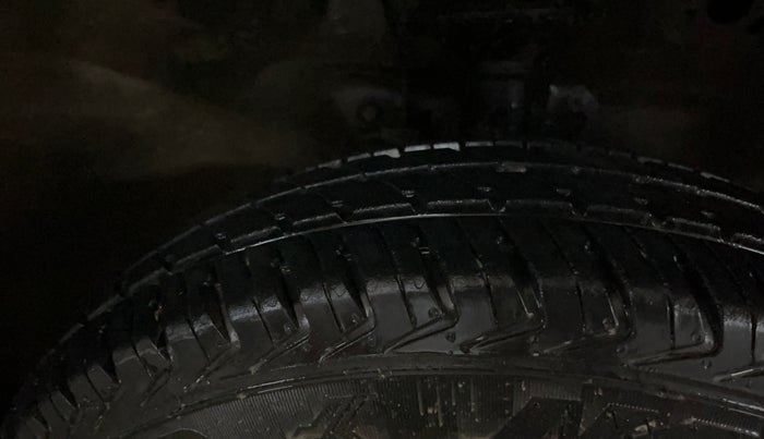 2017 Maruti Wagon R 1.0 LXI, Petrol, Manual, 63,218 km, Right Front Tyre Tread