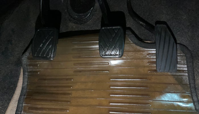 2017 Maruti Wagon R 1.0 LXI, Petrol, Manual, 63,218 km, Pedals