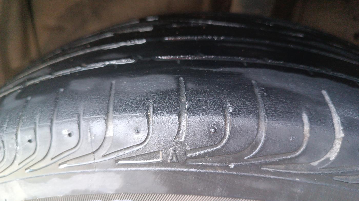 2014 Toyota Etios CROSS 1.2 G, Petrol, Manual, 96,562 km, Left Front Tyre Tread