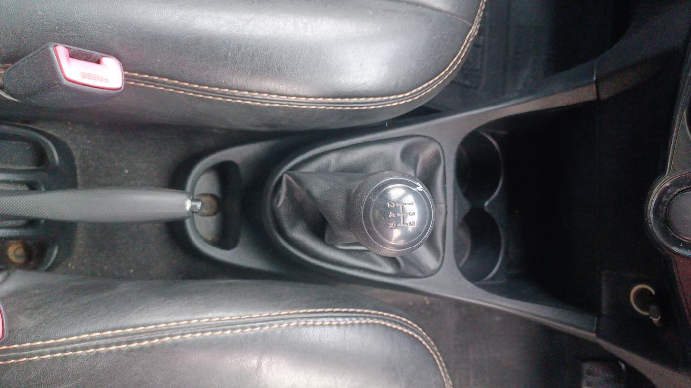 2014 Toyota Etios CROSS 1.2 G, Petrol, Manual, 96,562 km, Gear Lever