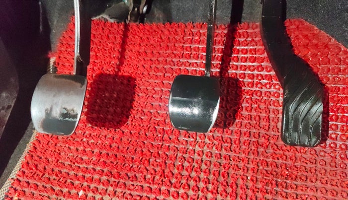 2017 Renault Kwid RXT 02 Anniversary Edition, Petrol, Manual, 90,044 km, Pedals