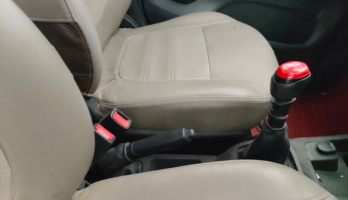 2017 Renault Kwid RXT 02 Anniversary Edition, Petrol, Manual, 90,044 km, Gear Lever