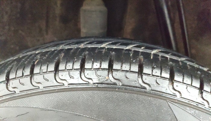 2017 Renault Kwid RXT 02 Anniversary Edition, Petrol, Manual, 90,044 km, Right Rear Tyre Tread