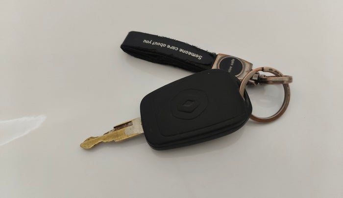 2017 Renault Kwid RXT 02 Anniversary Edition, Petrol, Manual, 90,044 km, Key Close Up