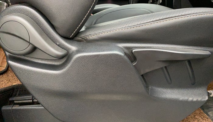 2018 Tata Hexa Varicor 400 XTA, Diesel, Automatic, 55,873 km, Driver Side Adjustment Panel