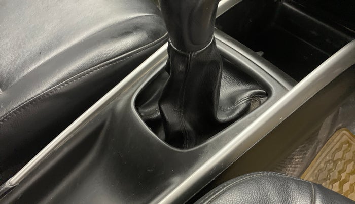 2017 Maruti Baleno DELTA PETROL 1.2, Petrol, Manual, 68,877 km, Gear lever - Boot Cover minor damage