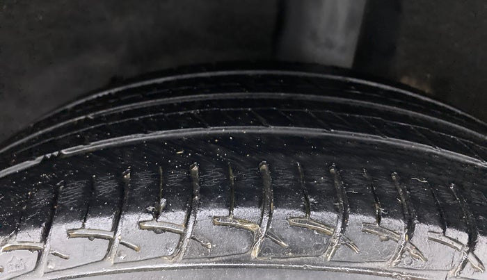 2017 Maruti Baleno DELTA PETROL 1.2, Petrol, Manual, 68,877 km, Left Rear Tyre Tread
