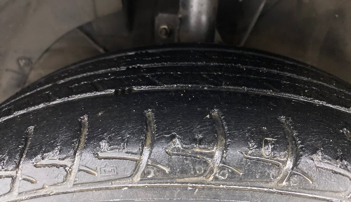 2017 Maruti Baleno DELTA PETROL 1.2, Petrol, Manual, 68,877 km, Left Front Tyre Tread