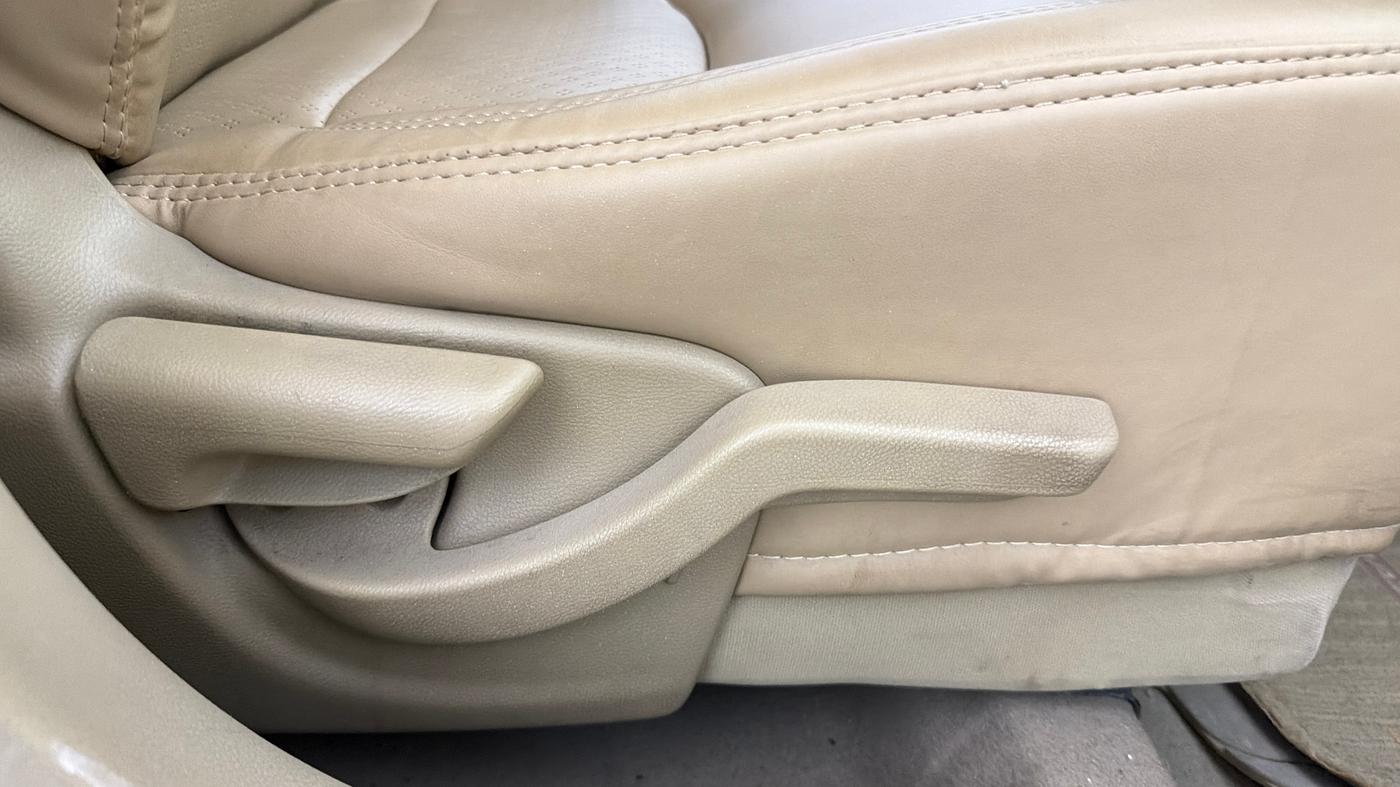 2015 Honda Amaze 1.2L I-VTEC VX, Petrol, Manual, 63,930 km, Driver Side Adjustment Panel