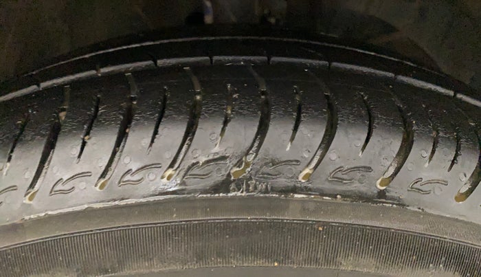 2017 Maruti Baleno DELTA PETROL 1.2, Petrol, Manual, 92,481 km, Right Front Tyre Tread