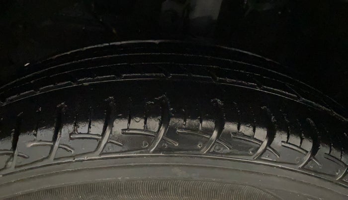 2016 Maruti Baleno DELTA PETROL 1.2, Petrol, Manual, 73,198 km, Left Front Tyre Tread