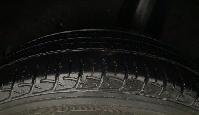 2016 Maruti Baleno DELTA PETROL 1.2, Petrol, Manual, 73,198 km, Left Rear Tyre Tread