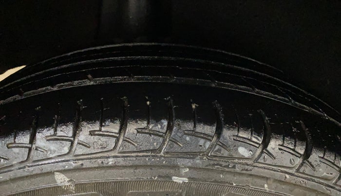 2016 Maruti Baleno DELTA PETROL 1.2, Petrol, Manual, 73,198 km, Right Rear Tyre Tread