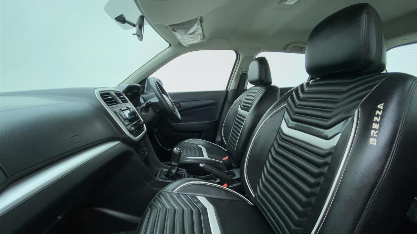 2020 Maruti Vitara Brezza VXI, Petrol, Manual, 40,912 km, Right Side Front Door Cabin