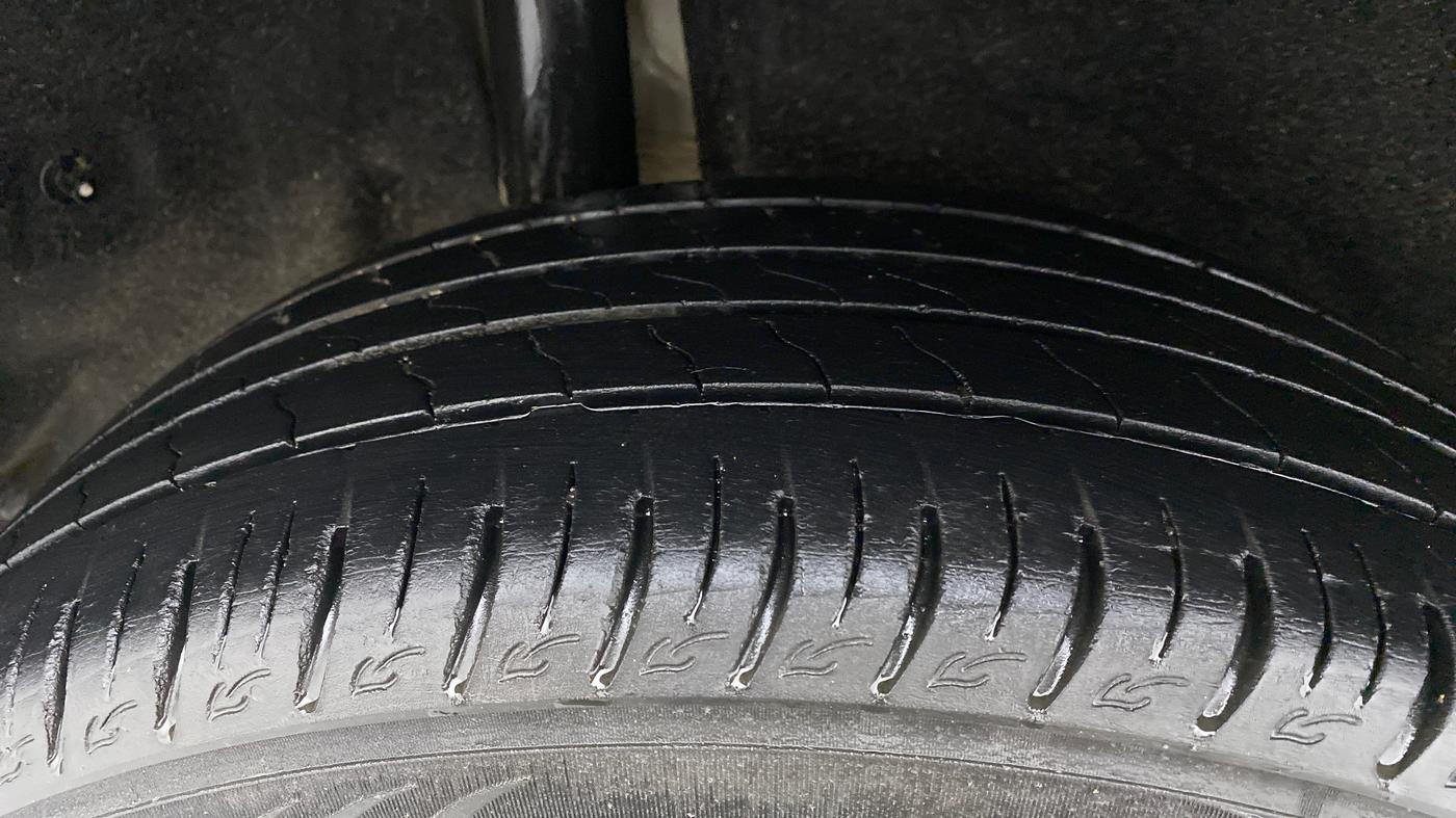 2020 Maruti Vitara Brezza VXI, Petrol, Manual, 40,912 km, Right Rear Tyre Tread