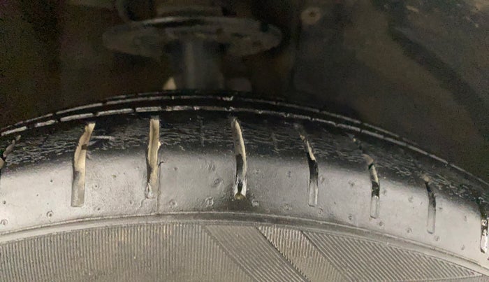 2023 Maruti Baleno  ZETA CNG 1.2L, CNG, Manual, 31,931 km, Right Front Tyre Tread