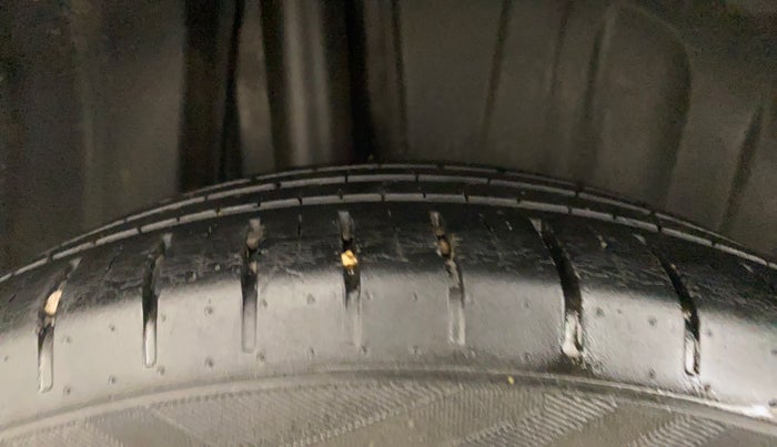 2023 Maruti Baleno  ZETA CNG 1.2L, CNG, Manual, 31,931 km, Right Rear Tyre Tread