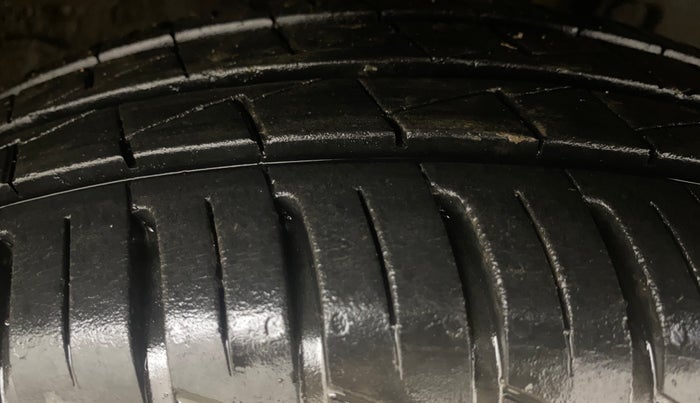 2022 Renault Kwid CLIMBER 1.0 AMT Dual Tone , Petrol, Automatic, 25,418 km, Right Front Tyre Tread