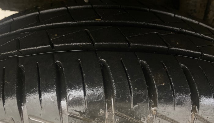 2022 Renault Kwid CLIMBER 1.0 AMT Dual Tone , Petrol, Automatic, 25,418 km, Right Rear Tyre Tread