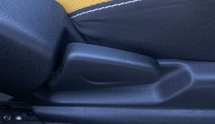 2022 Renault Kwid CLIMBER 1.0 AMT Dual Tone , Petrol, Automatic, 25,418 km, Driver Side Adjustment Panel