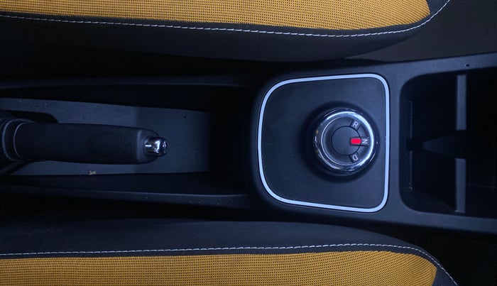 2022 Renault Kwid CLIMBER 1.0 AMT Dual Tone , Petrol, Automatic, 25,418 km, Gear Lever