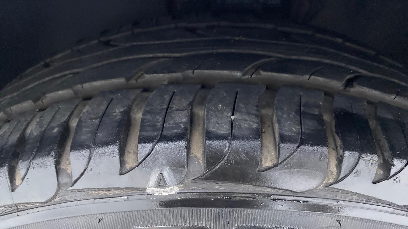2015 Volkswagen Polo GT TSI 1.2 PETROL AT, Petrol, Automatic, 1,11,978 km, Left Front Tyre Tread