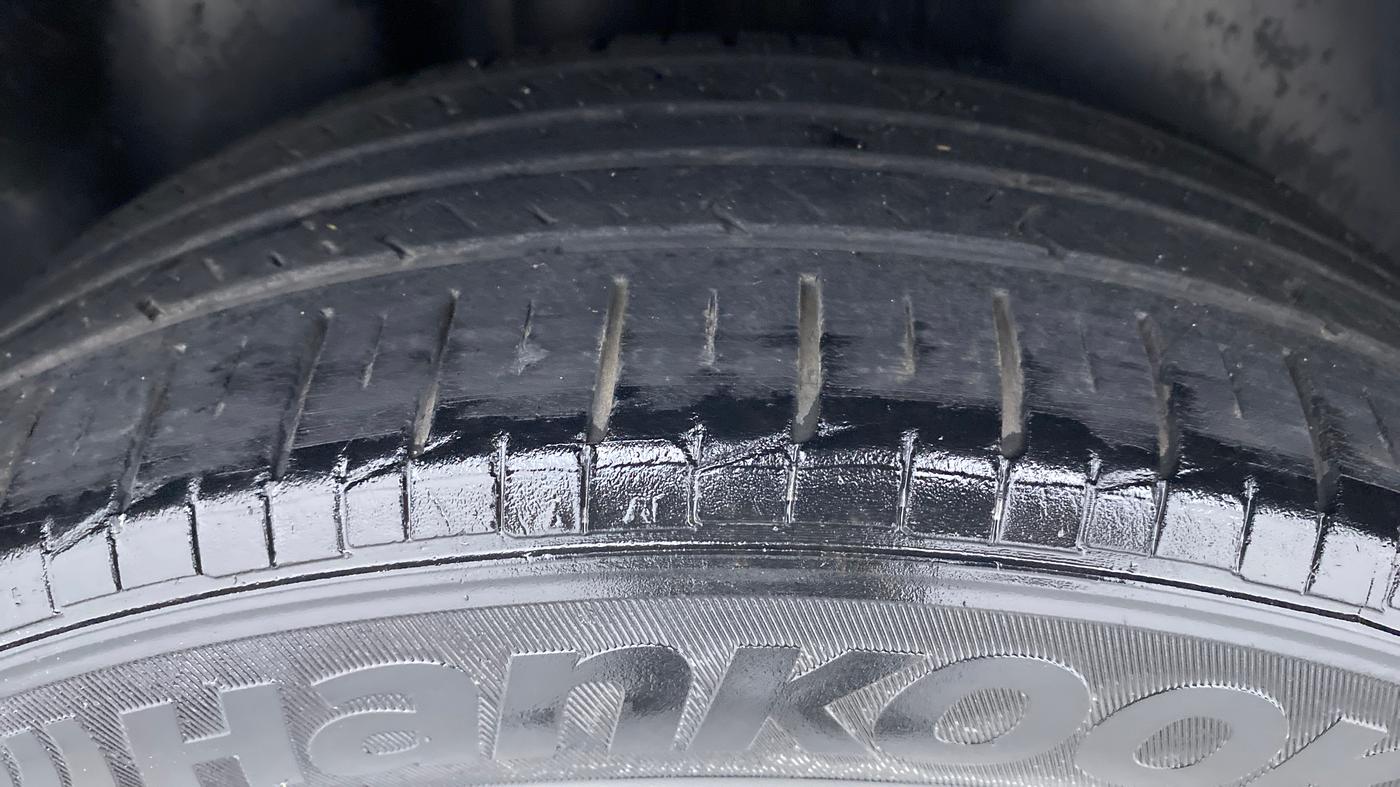 2015 Volkswagen Polo GT TSI 1.2 PETROL AT, Petrol, Automatic, 1,11,978 km, Right Rear Tyre Tread