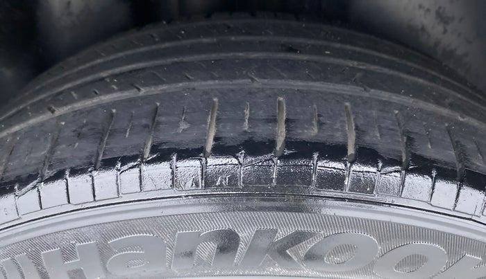 2015 Volkswagen Polo GT TSI 1.2 PETROL AT, Petrol, Automatic, 1,11,978 km, Right Rear Tyre Tread